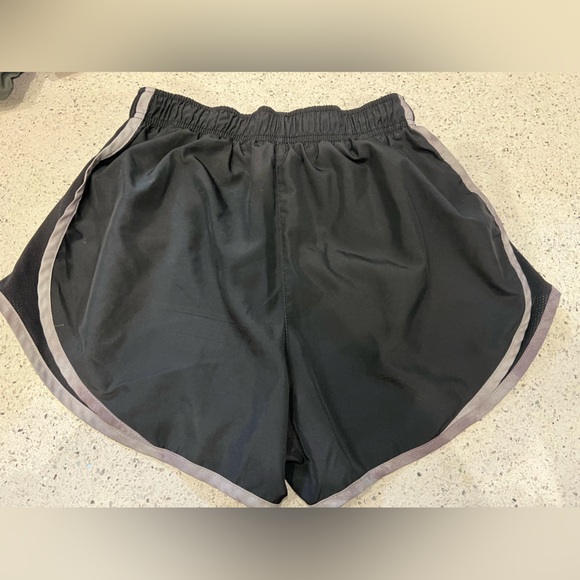 Classic nike womens shorts - Picture 3 of 3